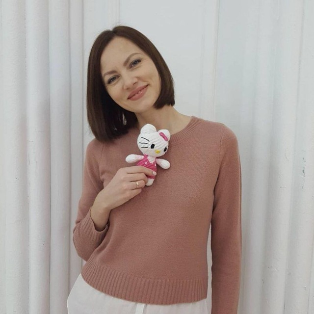 Anna_hello_kNitty